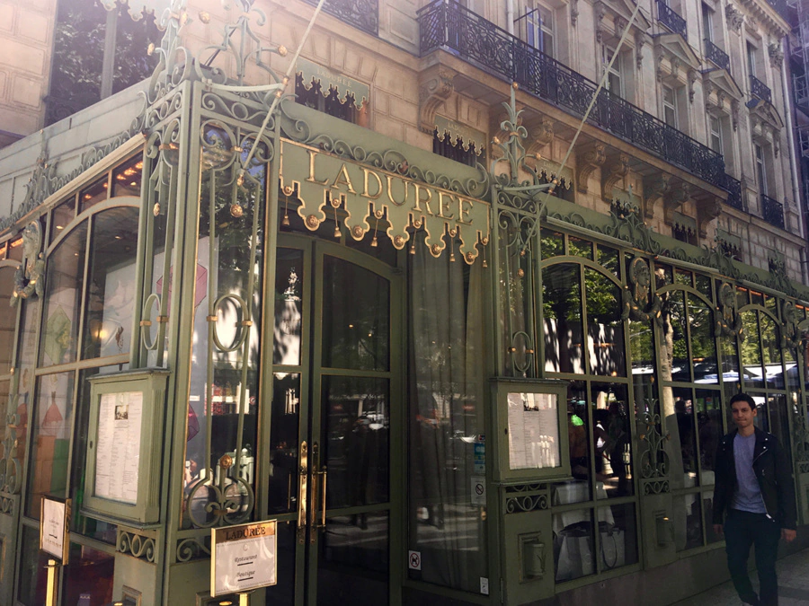 Ladurée Champs Elysées