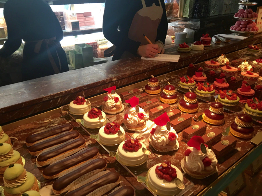 Ladurée Champs Elysées