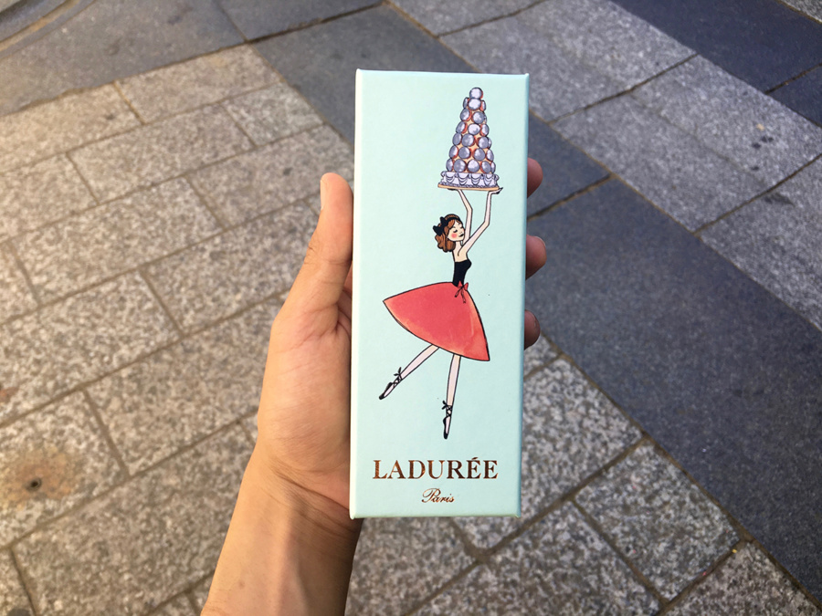 Ladurée Champs Elysées