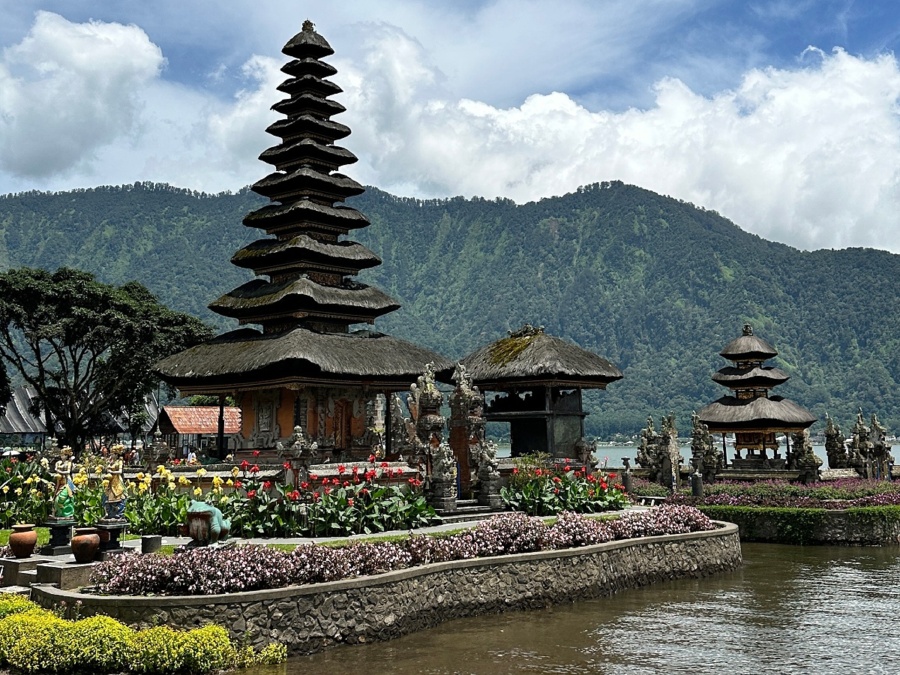 Ulun Danu Beratan Temple, Bali, Indonesia | Lord Around The World