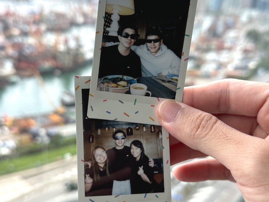 Souvenir photos with Enchong Dee and team