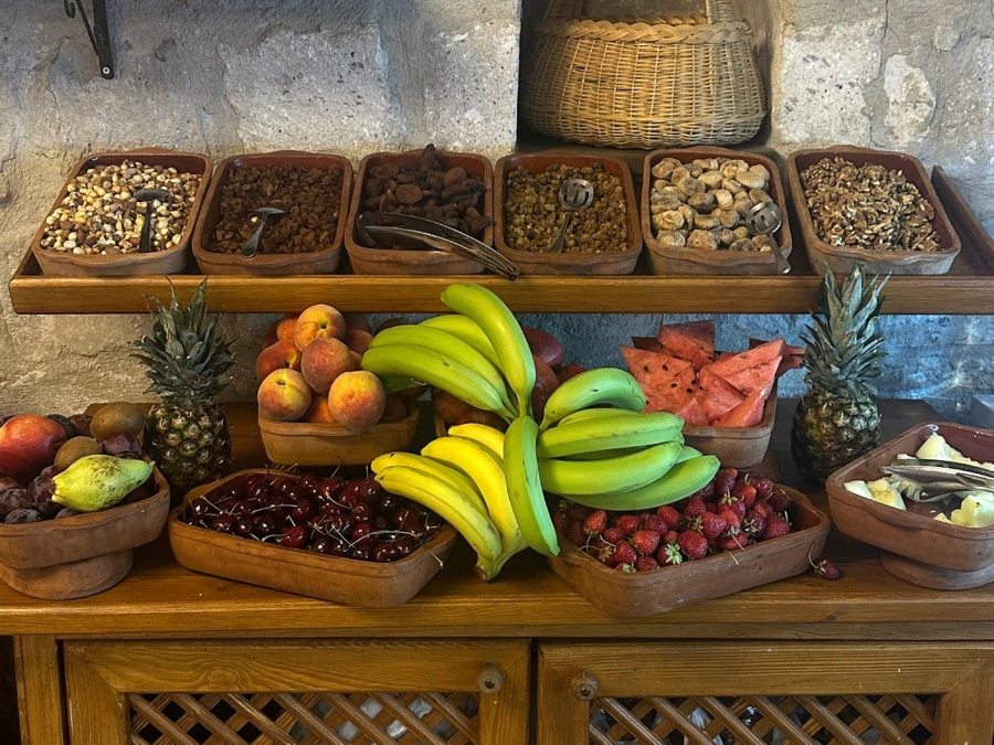 Hera Cave Suites breakfast buffet | fruits and nuts