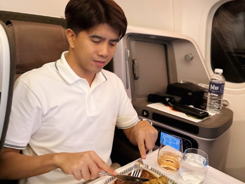 Singapore Airlines Business Class Review: SIN-MNL