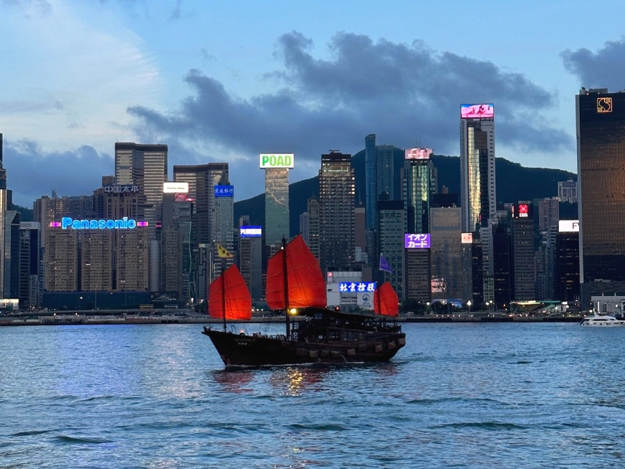 Aqua Luna Cruise Cheung Po Tsai Chinese Junk Hong Kong