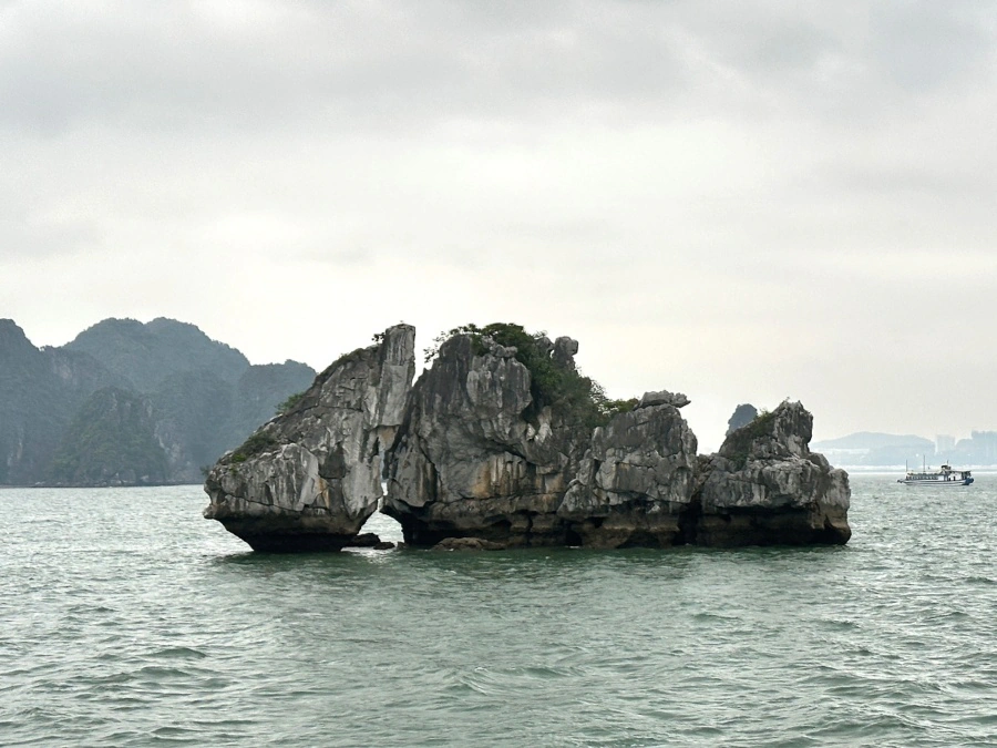 Hòn Trống Mái Ha Long Bay Vietnam
