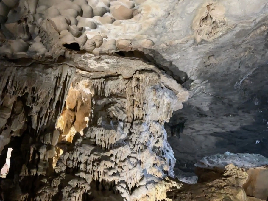 Sửng Sốt Cave Ha Long Bay Vietnam