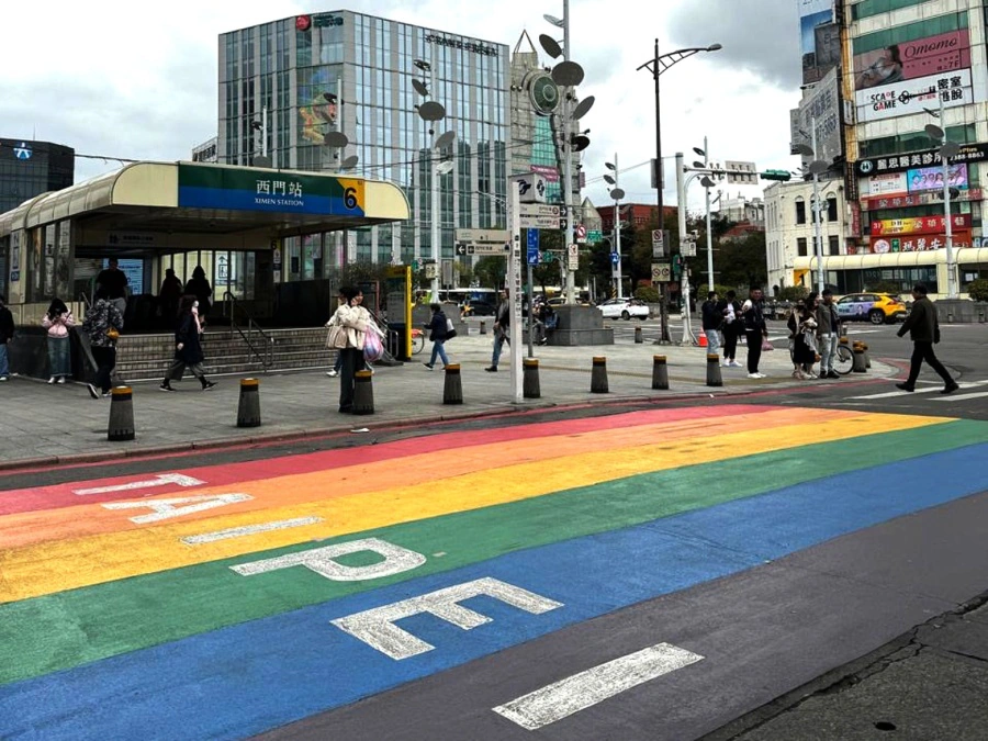 Taipei Rainbow Six pedestrian crossing