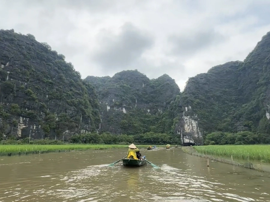Tam Coc river cruise Ninh Binh Vietnam